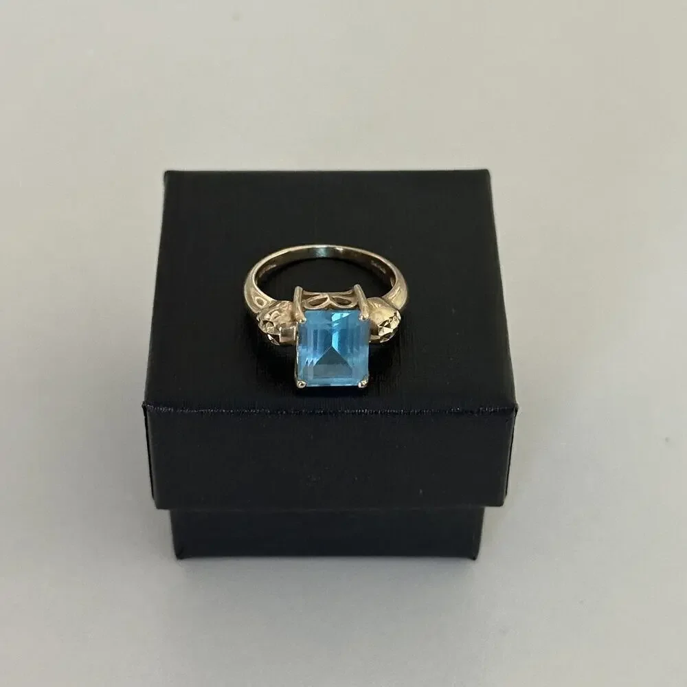 Cyde Duneier Designer 10K Yellow Gold Blue Topaz Emerald Cut Ring Size 6